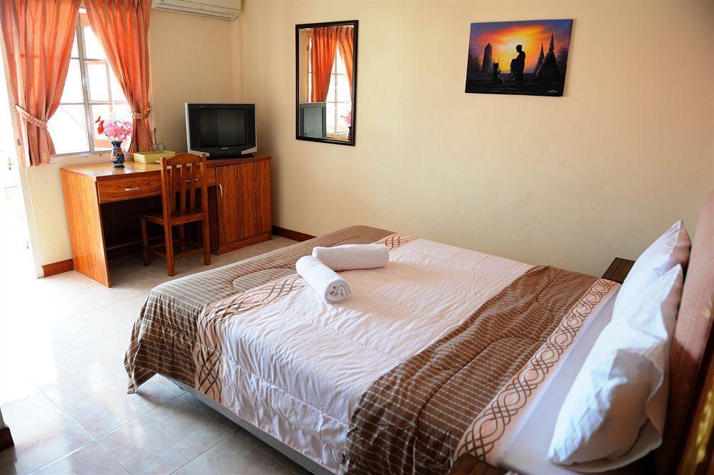 Hotel The Britannia à Chiang Mai Extérieur photo