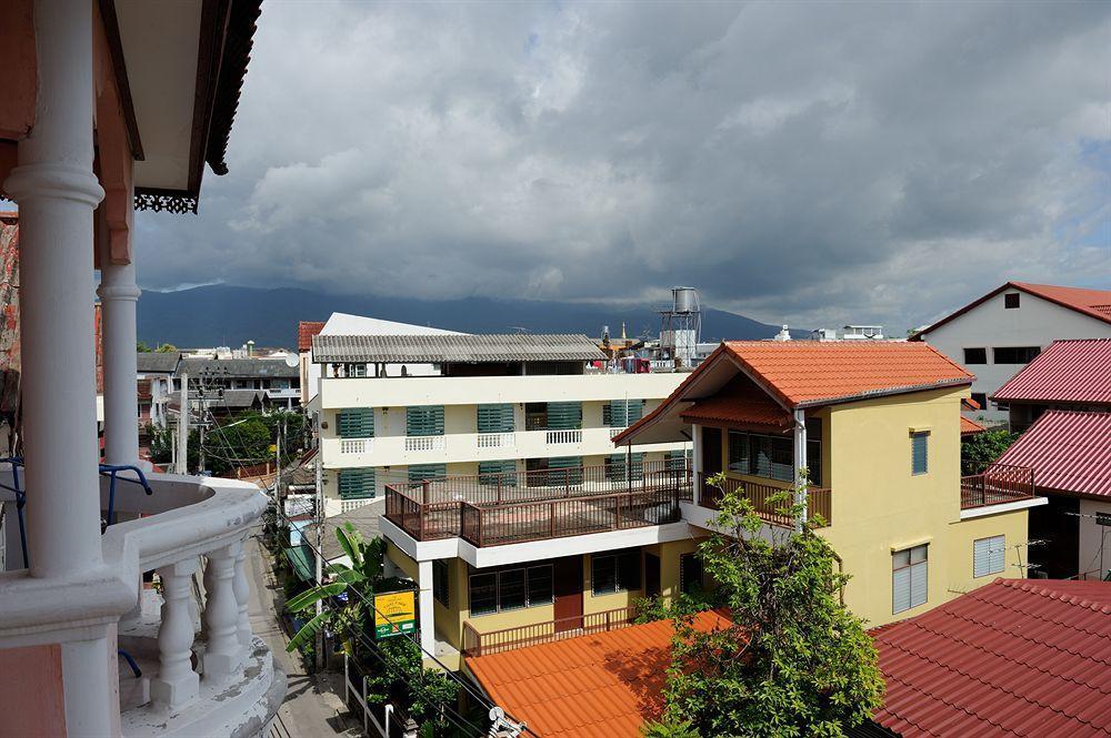 Hotel The Britannia à Chiang Mai Extérieur photo