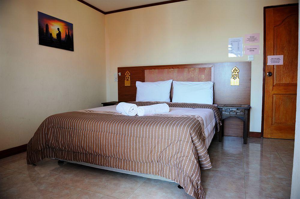 Hotel The Britannia à Chiang Mai Extérieur photo