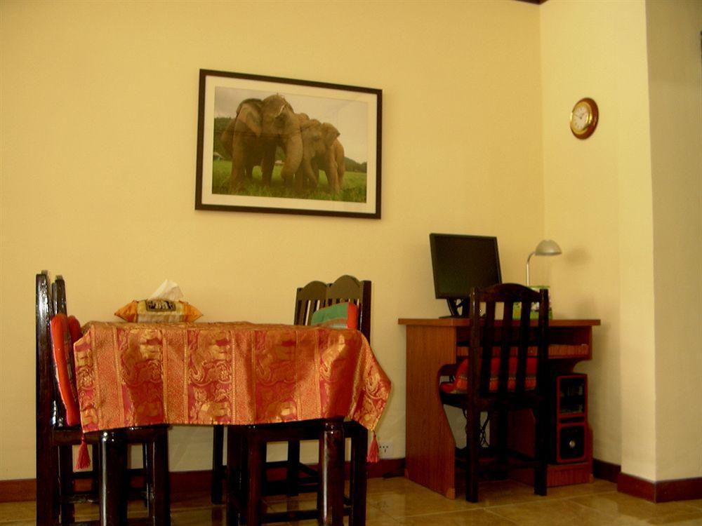 Hotel The Britannia à Chiang Mai Extérieur photo