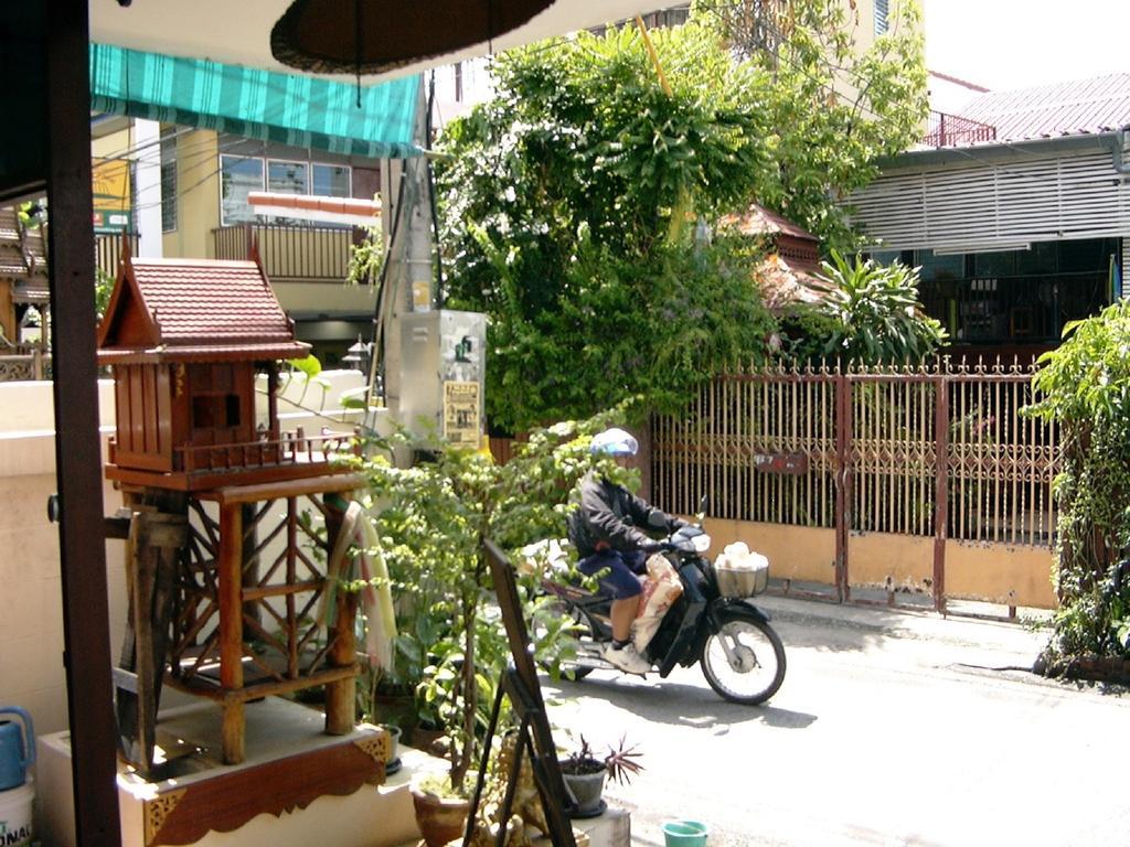 Hotel The Britannia à Chiang Mai Extérieur photo