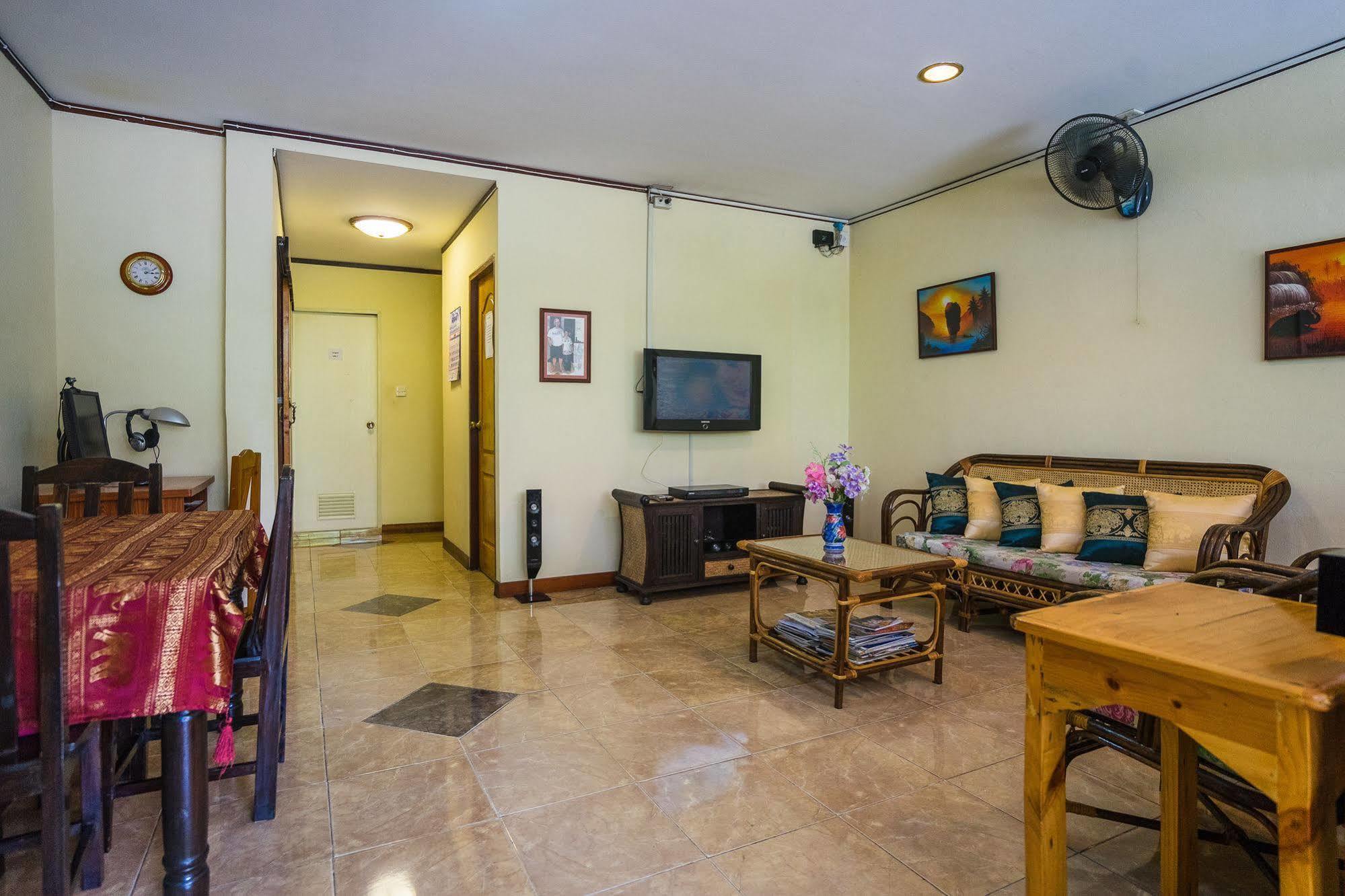 Hotel The Britannia à Chiang Mai Extérieur photo