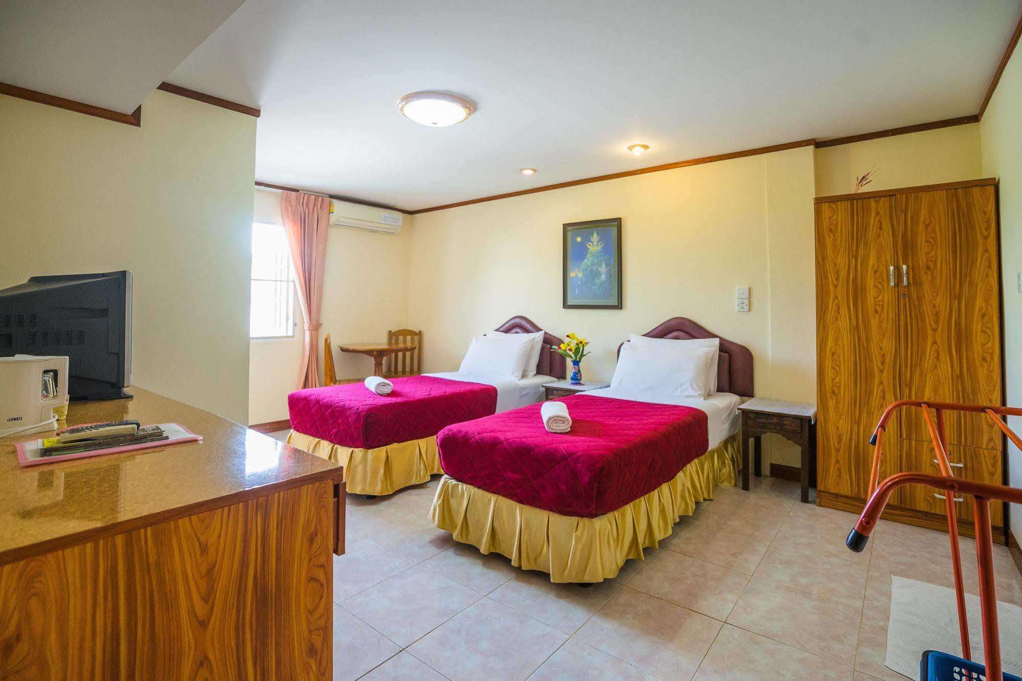Hotel The Britannia à Chiang Mai Extérieur photo