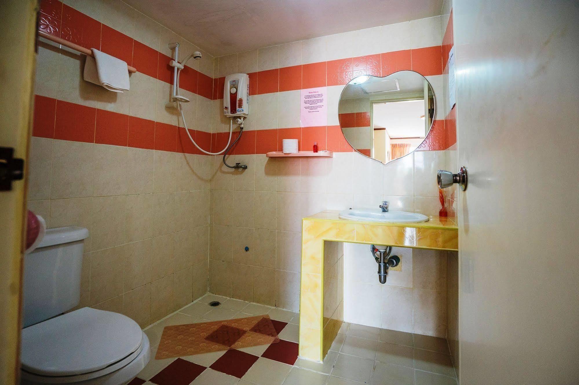 Hotel The Britannia à Chiang Mai Extérieur photo