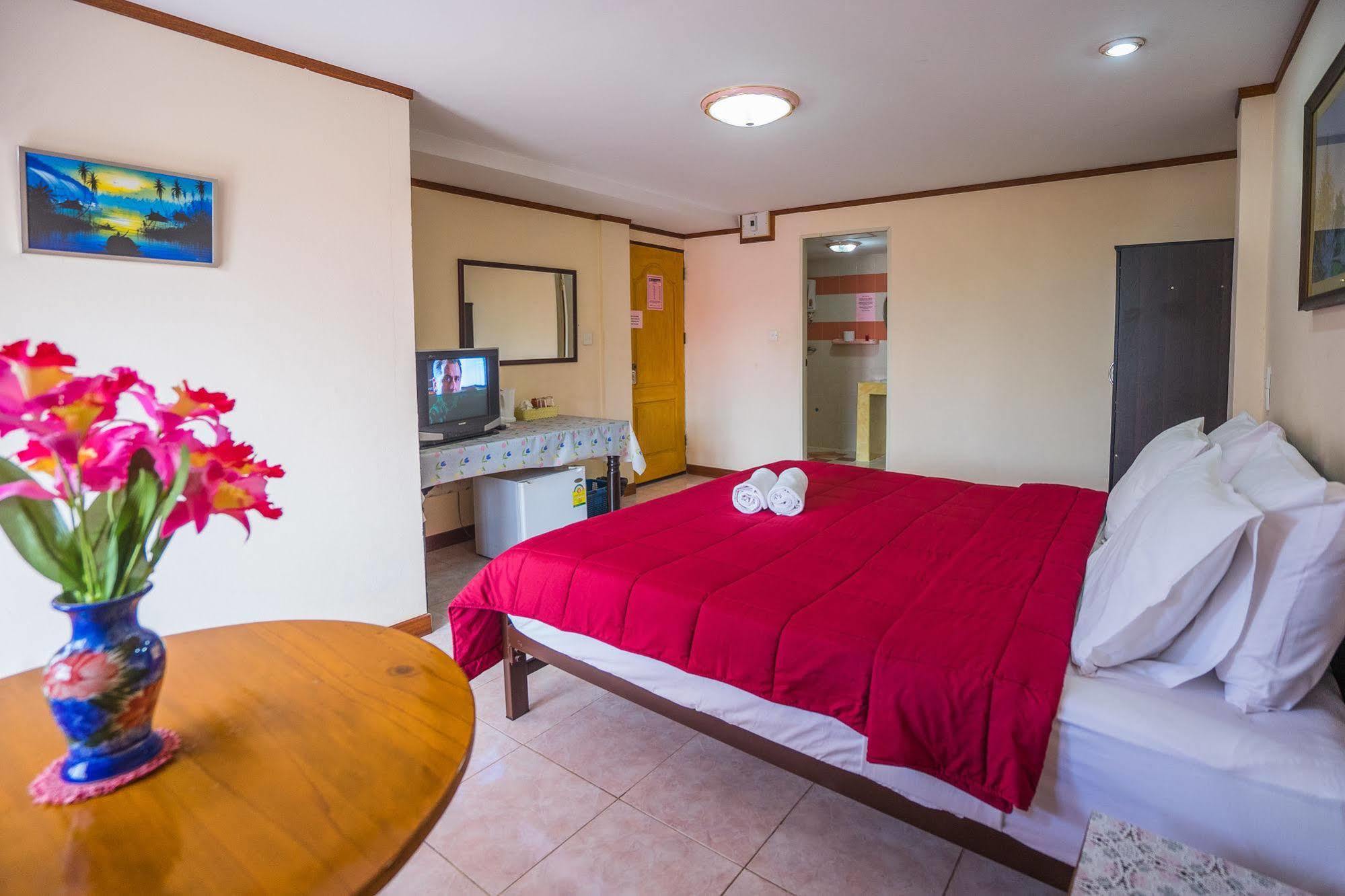 Hotel The Britannia à Chiang Mai Extérieur photo