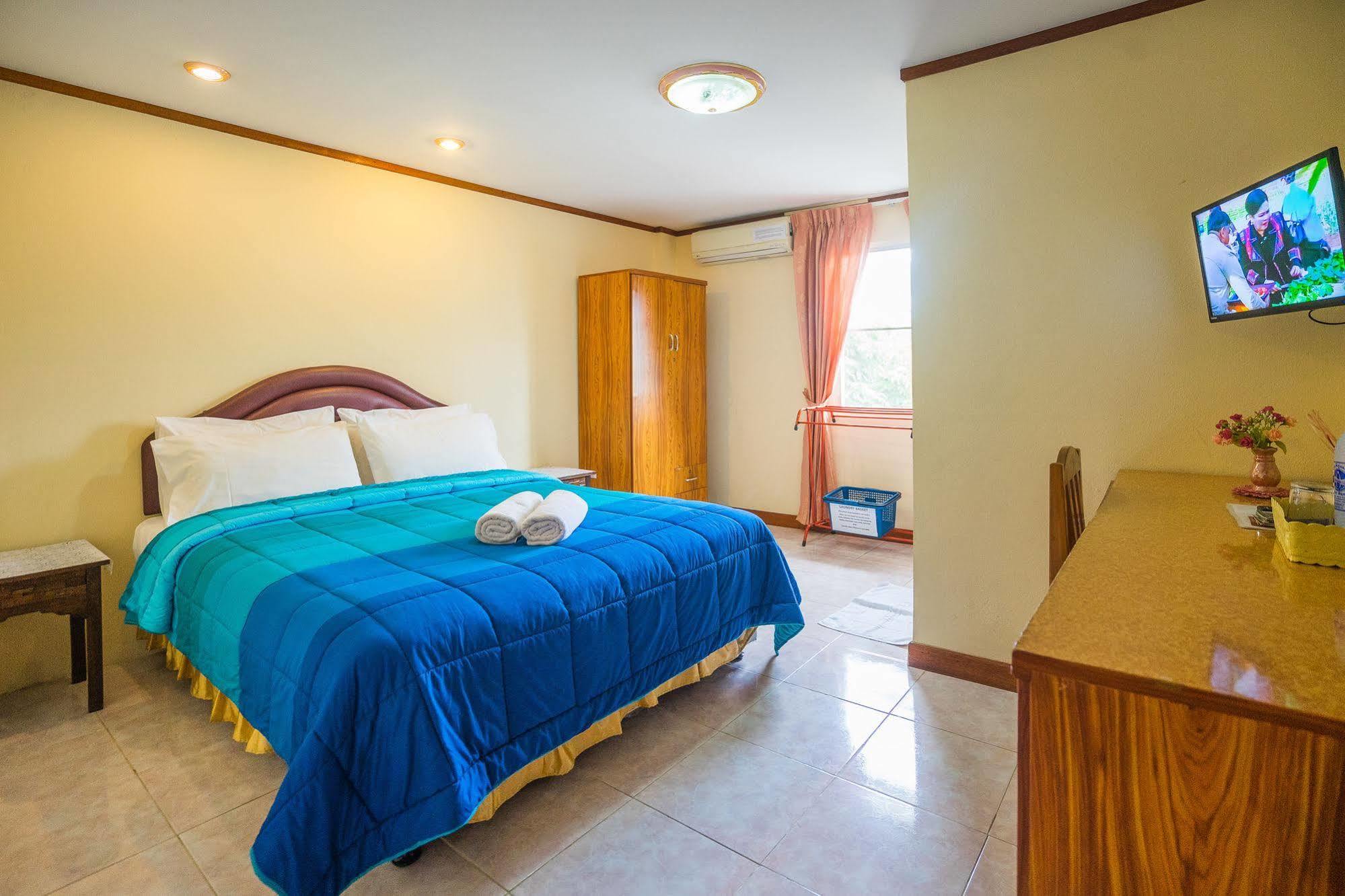 Hotel The Britannia à Chiang Mai Extérieur photo
