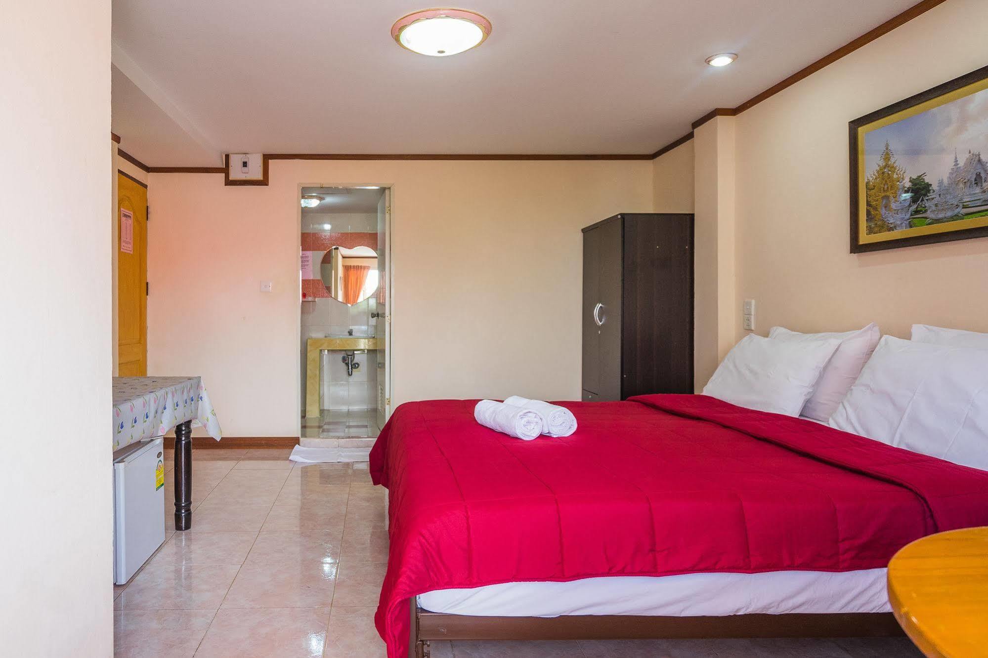 Hotel The Britannia à Chiang Mai Extérieur photo