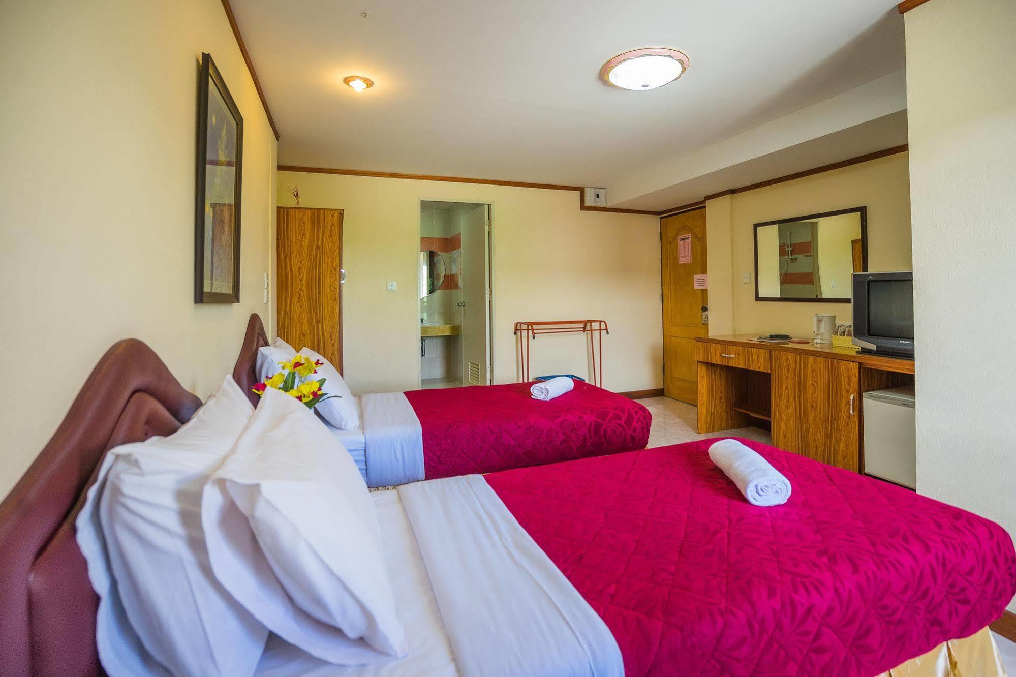 Hotel The Britannia à Chiang Mai Extérieur photo