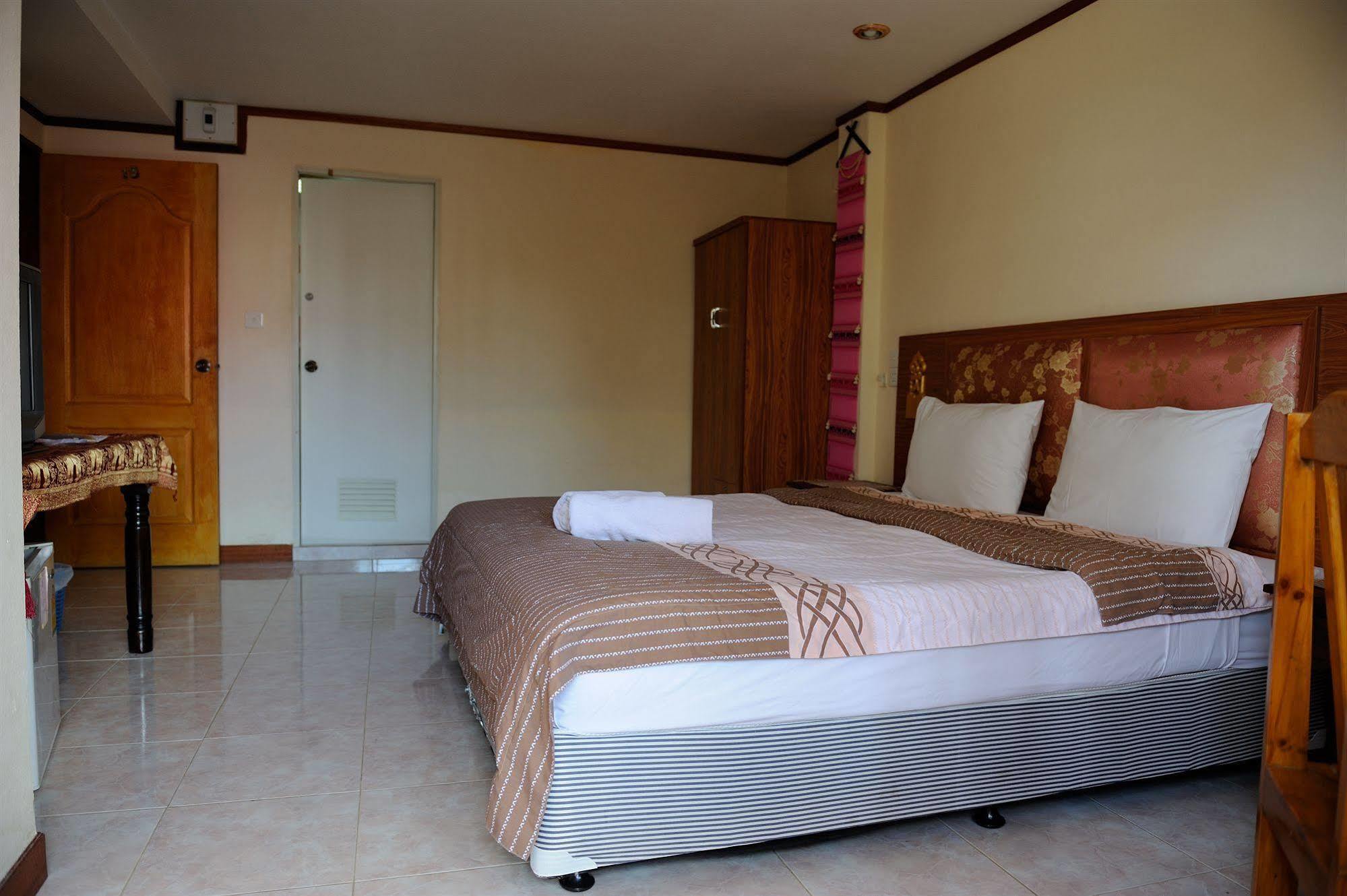 Hotel The Britannia à Chiang Mai Extérieur photo